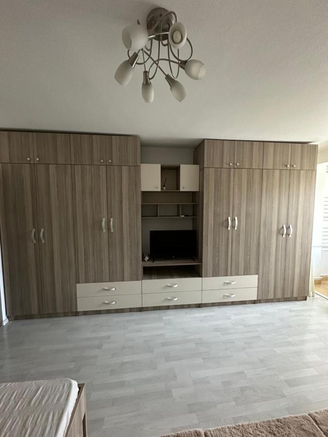 Apartment Garsoniera 430